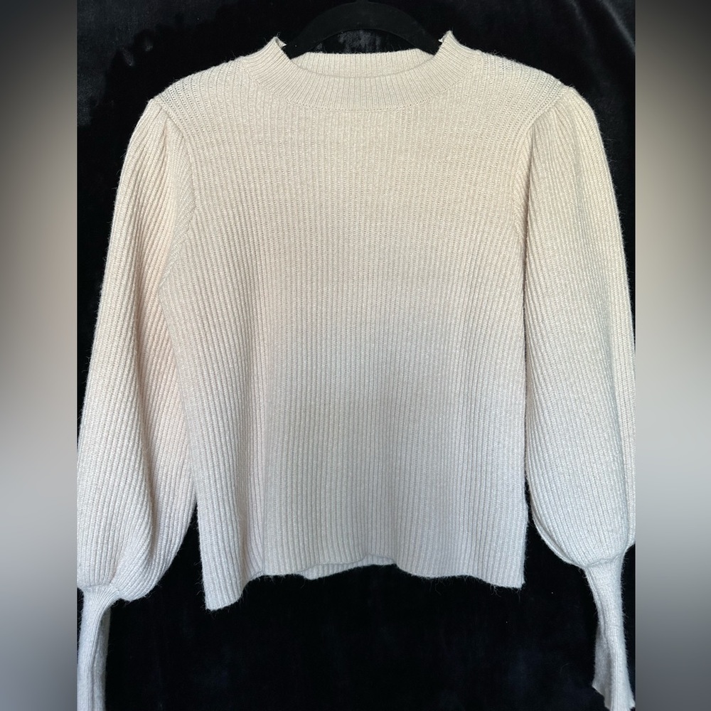 Lulu’s cream sweater size small